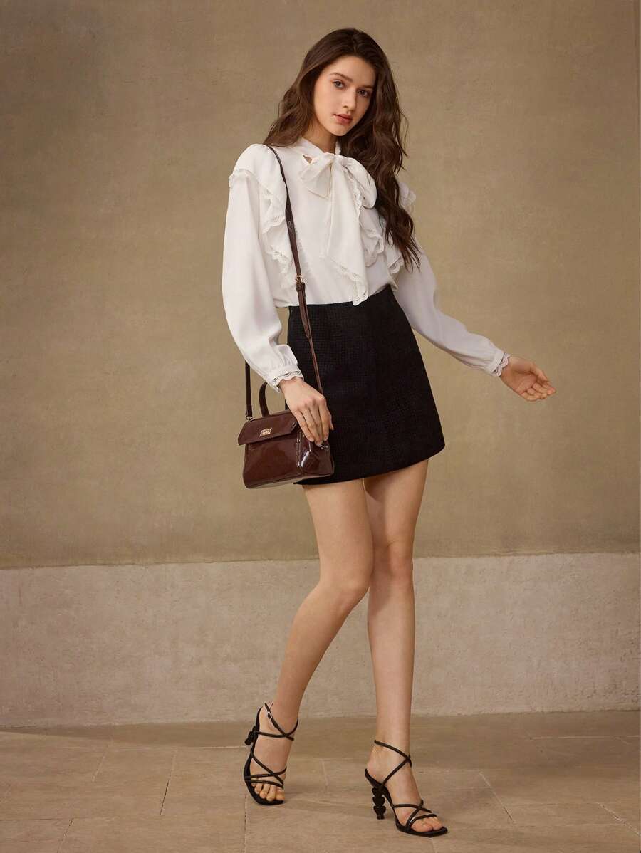 Minimalist Premium Handbag for Women, Suitable for Daily Commute and Business Casual Looks, Sleek Structured Design, Lightweight Shoulder Bag