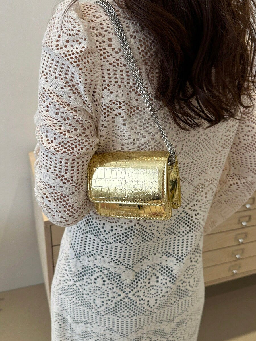 Stylish Mini Square Crossbody Bag with Bow Hardware, Flap Closure and Chain Strap, Perfect for Fall/Winter, Lightweight Bag for Girls and Ladies
