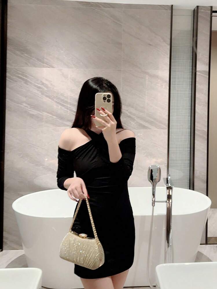 Elegant Metal Box Clutch Evening Bag for Women, Chain Strap, Ideal for Weddings, Proms, Banquets or Holiday Parties, Matches Sequin Dresses Perfectly